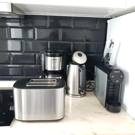 Henriqueta Maia Suits 이하보