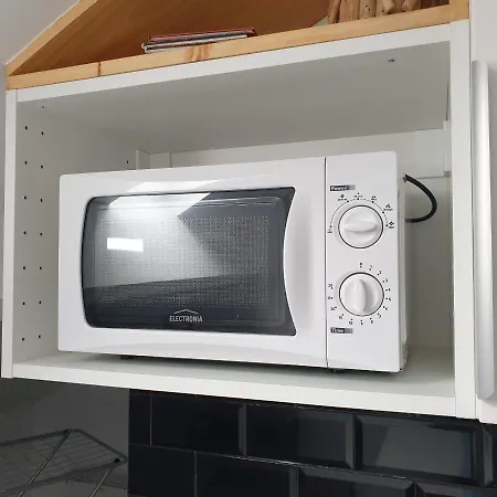 Henriqueta Maia Suits 홈스테이