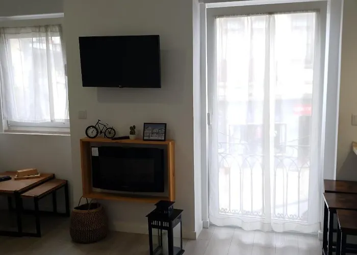 Henriqueta Maia Suits 홈스테이 *